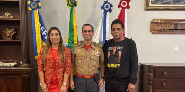 Giselle Monteiro entrega novos capacetes e reforça a segurança dos Bombeiros