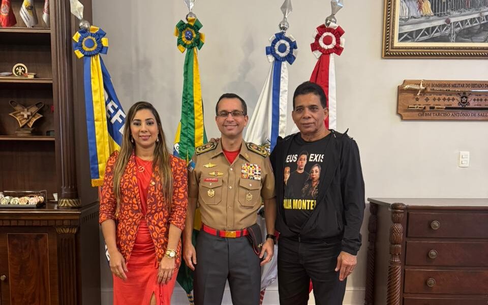 Giselle Monteiro entrega novos capacetes e reforça a segurança dos Bombeiros