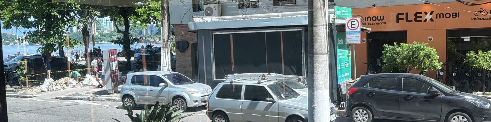 Moradores de Icaraí defendem preservação de calçada ajardinada e banca de jornal tradicional