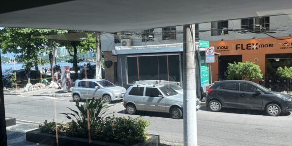 Moradores de Icaraí defendem preservação de calçada ajardinada e banca de jornal tradicional