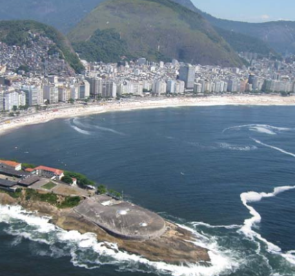 Interancional: Liza Andrews escolhe Forte de Copacabana para seu lançamento